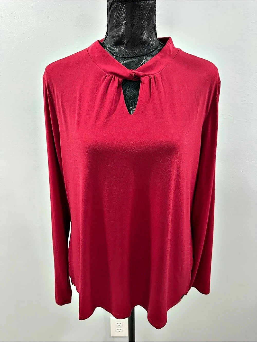 Calvin Klein Long Sleeve Twist Neck Keyhole Top Red XL (bust 46” ) x(25” large)